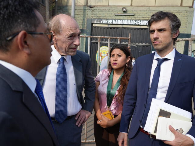  En el fundo Barbadillo, cuando lo visita con el exmagistrado Zaffaroni. Foto: La República/Archivo.    