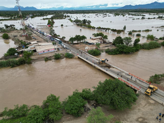  La calzada solucionaría las inundaciones ocasionadas por desbordes del río La Leche. Foto: Clinton Medina/ La República    