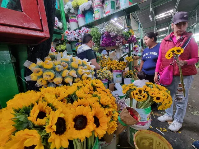La venta de flores amarillas está entre S/9 a S/10. Foto: María Pía Ponce/La República   