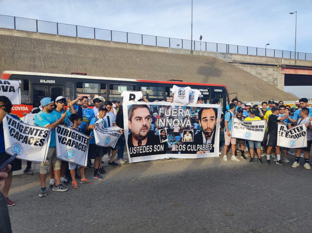 Hinchas de Sporting Cristal enojados con la dirigencia. Foto: X/@ComunidadCeleSC   