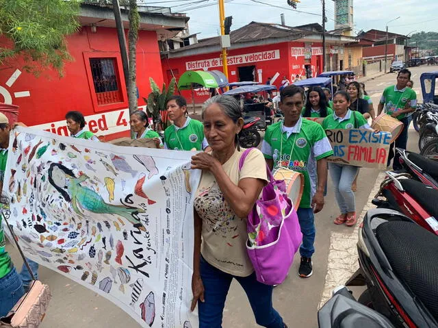 Marcha en Nauta rumbo al Juzgado Mixto donde se presentó la demanda de amparo. Foto: Stephanie Boyd    