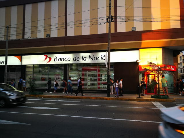  El Banco de la Nación del Centro Comercial Arenales. Foto: Google Maps   