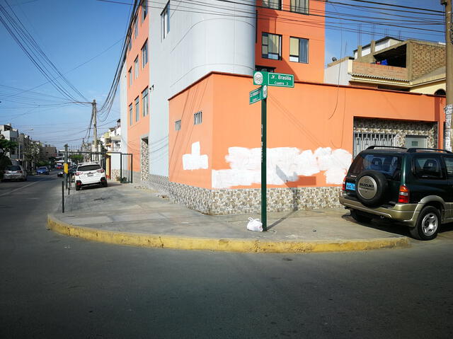 Pared afectada volvió a ser pintada por hincha de Universitario. <strong>Foto: Voluntario Crema</strong>   
