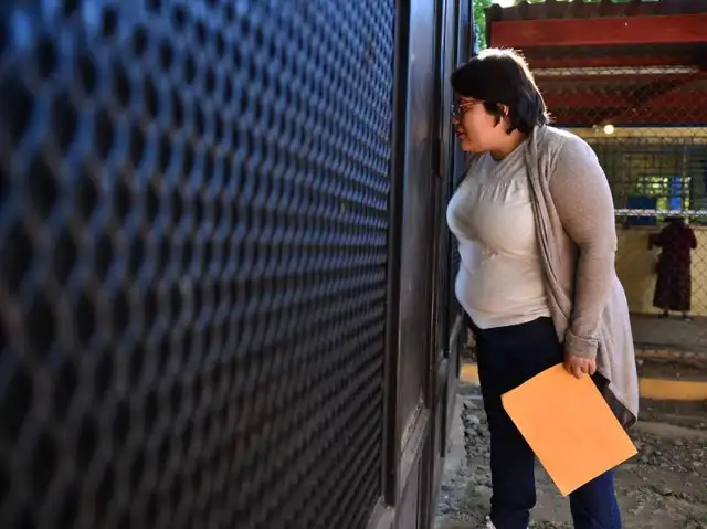  De acuerdo a Carolina Amaya, la investigación que publicó en el medio 'Mala Hierba' podría haber incidido en la detención de su padre. Foto: EDH/ Francisco Rubio   