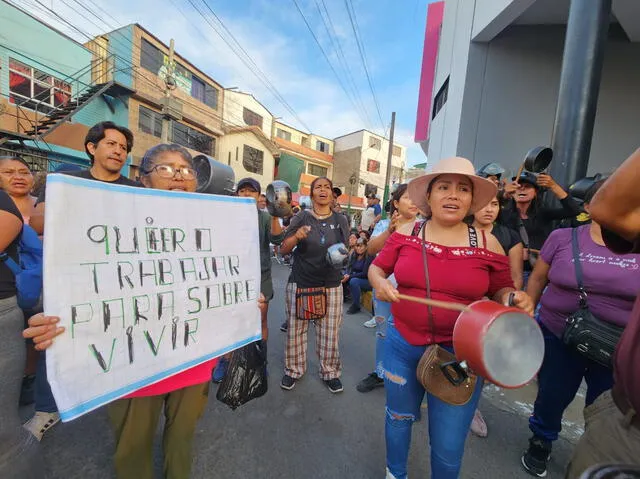 Vendedores piden ser formalizados. Foto: Rosa Quincho / URPI-LR    