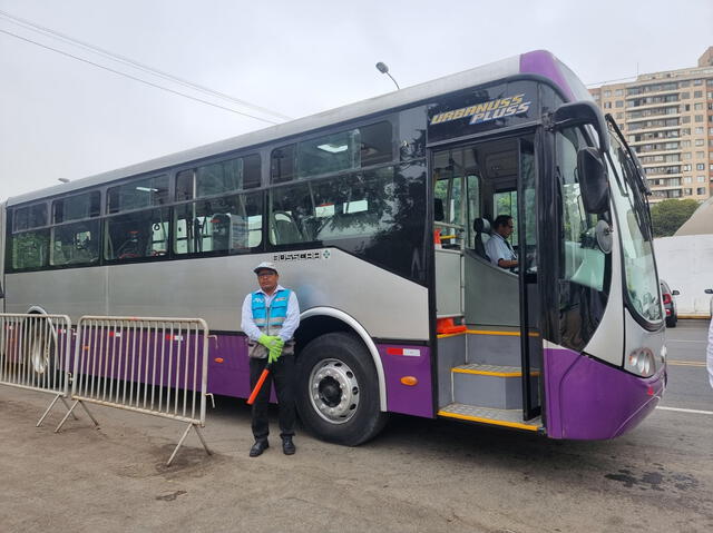 El Corredor Morado cuenta con un bus articulado con aire acondicionado, cámaras de seguridad, puertos USB y con una longitud de 18 metros. Foto: Rosario Rojas/LR    