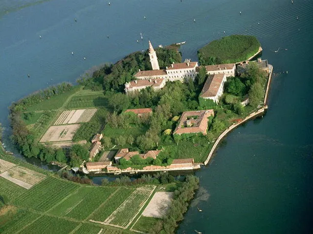 La Isla Poveglia, Italia es un de los lugares prohibidos en el mundo. Foto: @tusmedios/X   