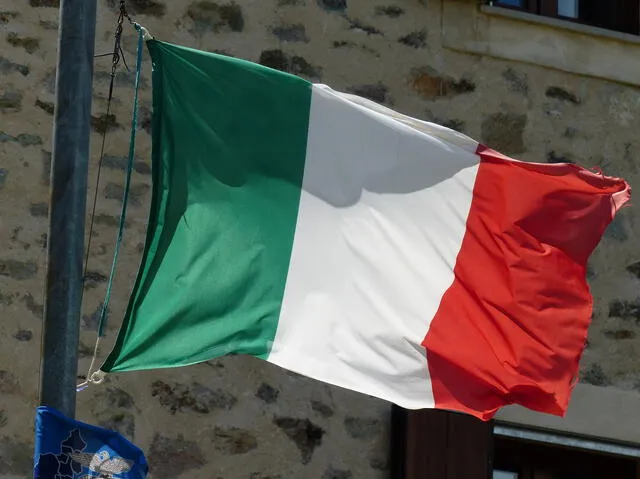 Se dice que Napoleón entregó a sus aliados italianos un estandarte inspirado en la propia bandera francesa. Foto: iStock   