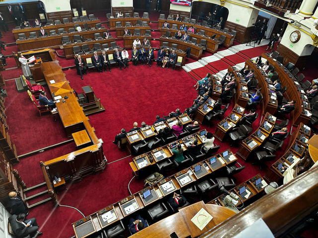 El hemiciclo lució semi vació durante el mensaje presidencial. Foto: La República   