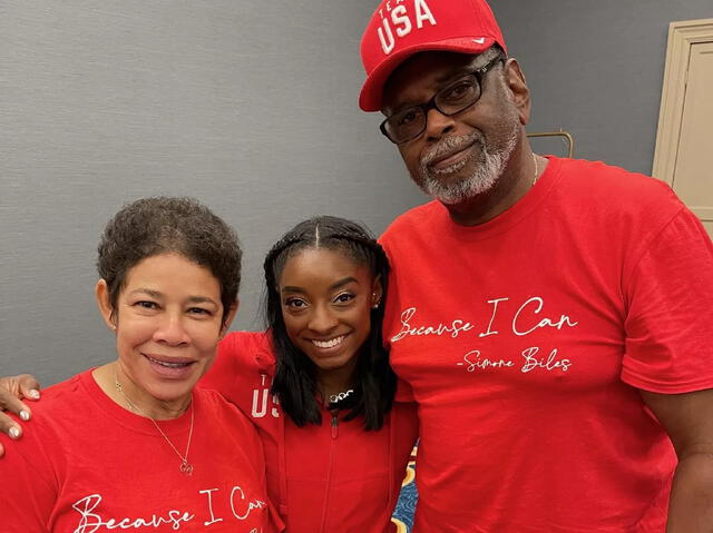  Ronald y Nellie Biles, abuelos de Simone, se hicieron cargo de ella y su hermana Adria. Foto: Instagram/Simone Biles    