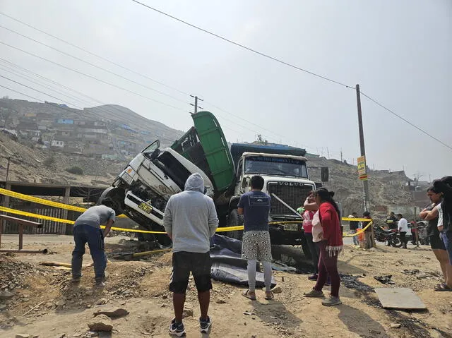 Accidente vehicular sorprendió a los vecinos de Carabayllo. Foto: Kevinn García/La República   