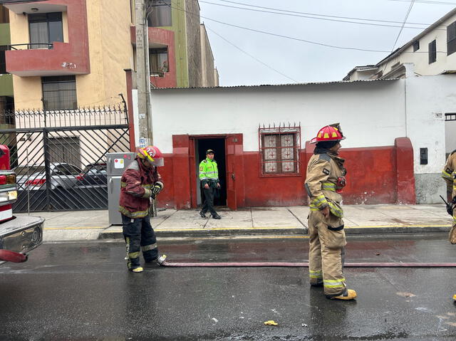 Incendio consumió una vivienda en el jirón Pilcomayo. Foto: Dayana Huerta/La República    