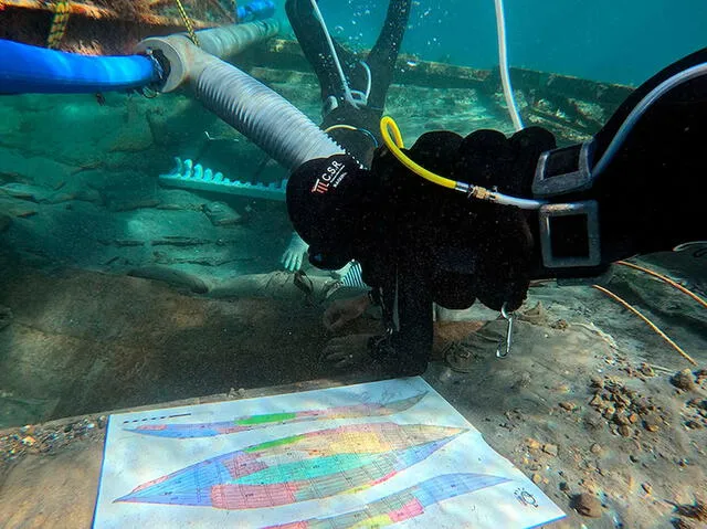 Hallado en la costa murciana, este descubrimiento destaca la importancia de esta región en las rutas marítimas fenicias que conectaban diversos puntos del Mediterráneo. Foto: Universitat de València Hallado en la costa murciana, este descubrimiento destaca la importancia de esta región en las rutas marítimas fenicias que conectaban diversos puntos del Mediterráneo. Foto: Universitat de València