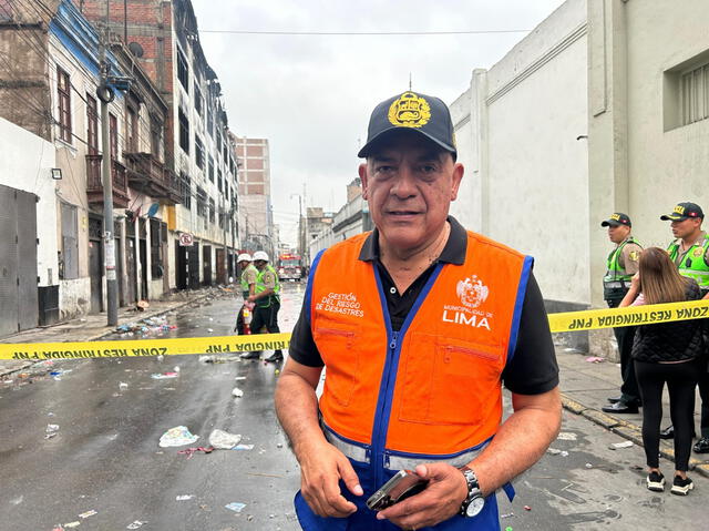  Mario Casaretto La Torre explica cuál sería el origen del incendio. Foto: Dayana Huerta/La República   