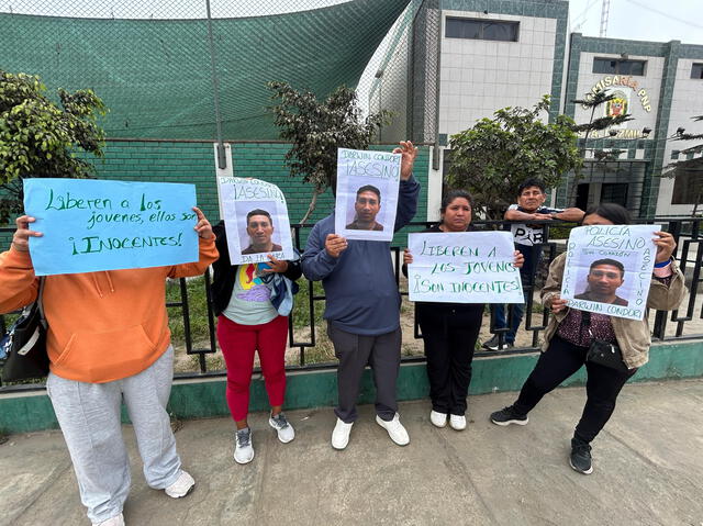 Familiares exigen justicia en la comisaría de Santa Luzmila. Foto: Dayana Huerta/La República    