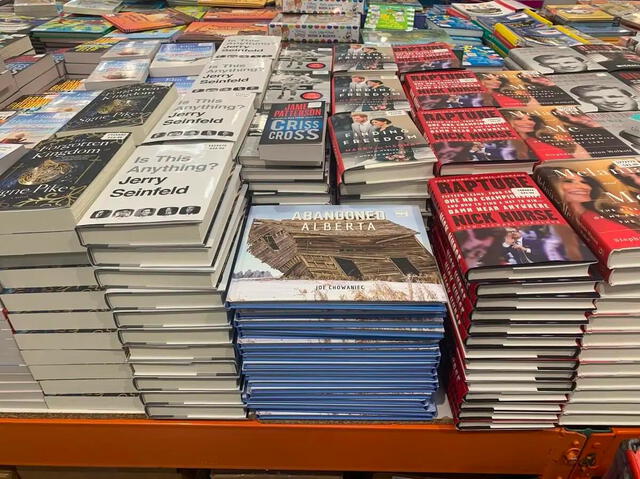  By ending regular book sales in most U.S. stores, Costco aims to enhance efficiency and will offer books only during peak shopping periods. Photo: Goodereader   