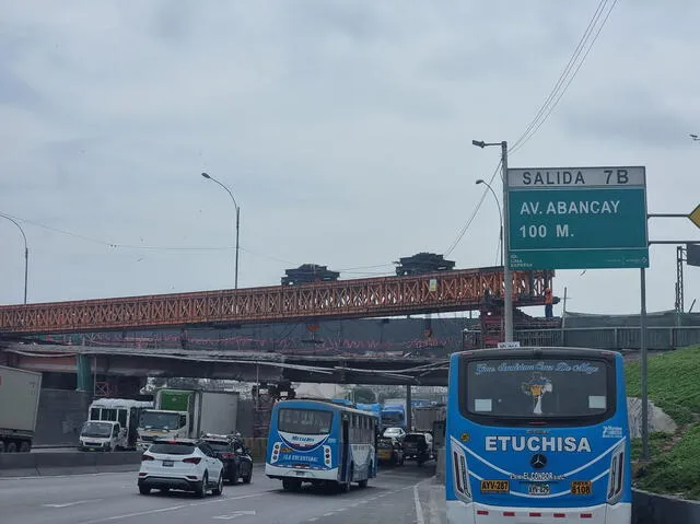 Emape ha construido una viga de soporte del puente Ricardo Palma. Foto: Cristina Gálvez/La República   