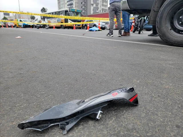 Restos de motocicleta de la víctima. Foto: Kevinn García/La República    