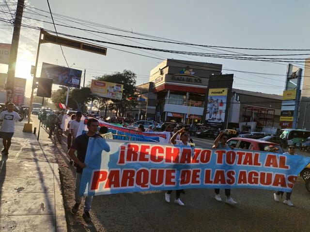  La crisis hídrica que aqueja al país es uno de los motivos por la que muchos piuranos salieron a las calles a protestar. Foto: Cutivalú Piura   