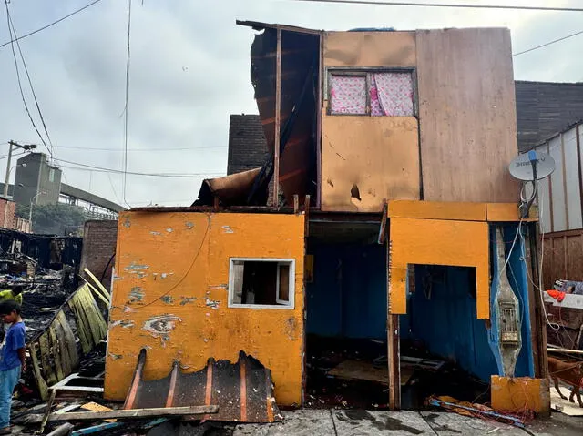 Casas de madera fueron consumidas por el fuego