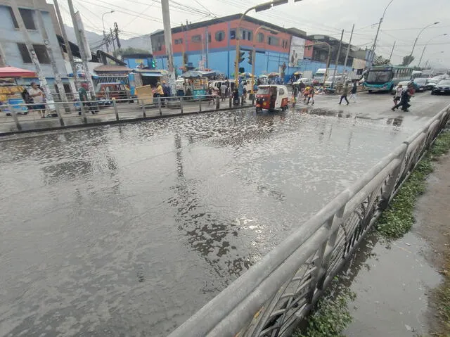 El Senamhi explica que las fuertes lluvias en Lima se registran por los vientos del noreste/este. Foto: La República