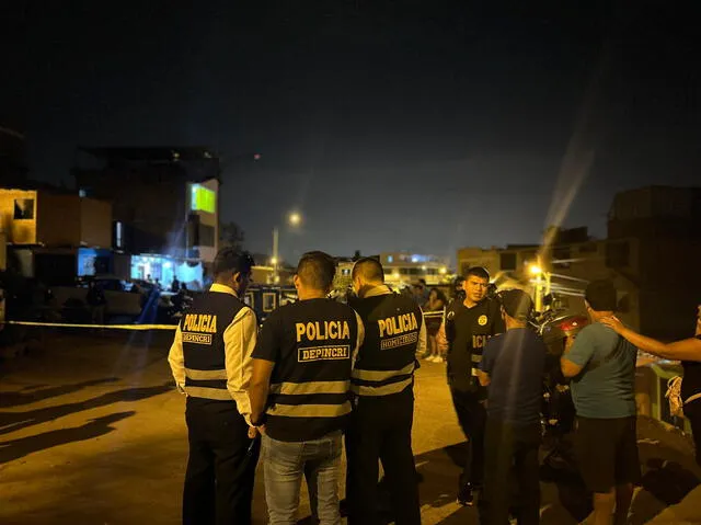 Policía Nacional del Perú llegó al lugar de los hechos para llevar a cabo las diligencias correspondientes. Foto: Cristina Gálvez   