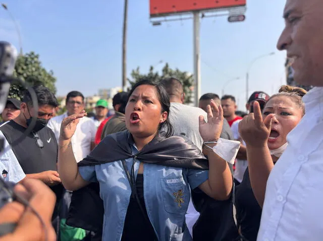 Choferes y cobradores de buses, mototaxis salen a protestar a las calles de Lima y Callao en contra de la inseguridad ciudadana Choferes y cobradores de buses, mototaxis salen a protestar a las calles de Lima y Callao en contra de la inseguridad ciudadana