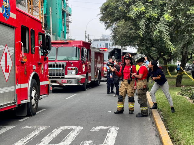 Bomberos coordinaron las acciones que llevaron a cabo para extinguir el fuego