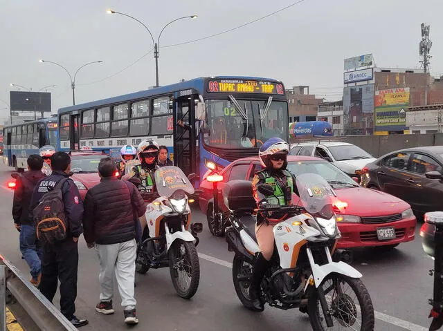 Policías en diferentes distritos de Lima ante paro de transportistas Policías en diferentes distritos de Lima ante paro de transportistas