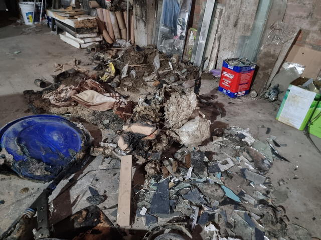 Así quedo parte del local del taller de carpintería tras incendi