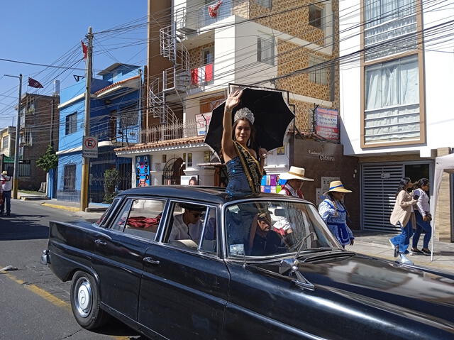 La Reina de la Ciudad participando en la Entrada de Ccapo 2025 Cayma.   