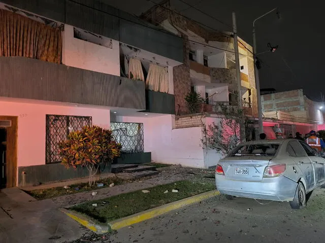 Daños en vivienda contigua tras la explosión que destruyó una casa de tres pisos en Trujillo. Daños en vivienda contigua tras la explosión que destruyó una casa de tres pisos en Trujillo.