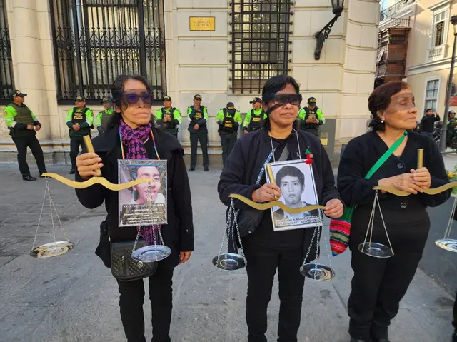 Familiares de víctimas en contra de la Ley de Amnistía Familiares de víctimas en contra de la Ley de Amnistía