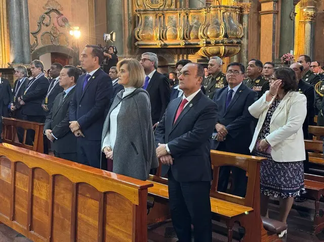 Principales autoridades en la misa de honor del Señor de los Milagros. Foto: Difusión Principales autoridades en la misa de honor del Señor de los Milagros. Foto: Difusión