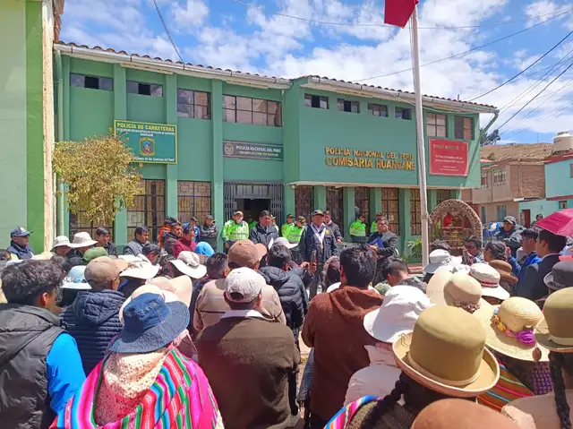 Los ciudadanos exigieron justicia ante las autoridades por la muerte de los jóvenes. Foto: Liubomir Fernández / La República.   