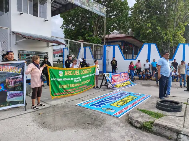 Maestros bilingües se unen a movilización en Loreto. Foto: SuteLoreto. Maestros bilingües se unen a movilización en Loreto. Foto: SuteLoreto.