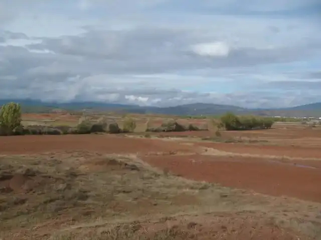  Los restos del pequeño dinosaurio fueron hallados en el yacimiento de Veggagete en la Sierra de la Demanda. Foto: National Geographic<br>    