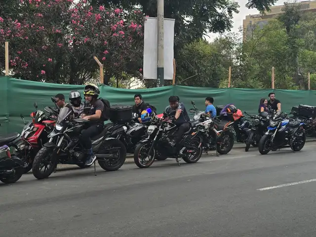  Motociclistas esperan llegar a Palacio de Gobierno. Foto: Francisco Erazo / URPI-LR    
