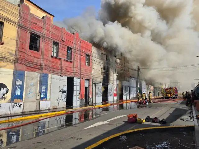 Almacén clandestino en La Victoria no contaba con licencia. Foto: Adrian Sarria/LR Almacén clandestino en La Victoria no contaba con licencia. Foto: Adrian Sarria/LR