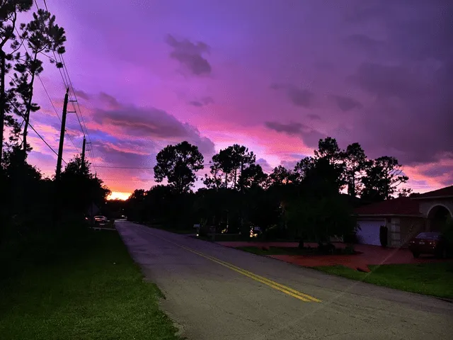 El cielo tomó un color púrpura en Florida tras el paso del hurarán Dorian.