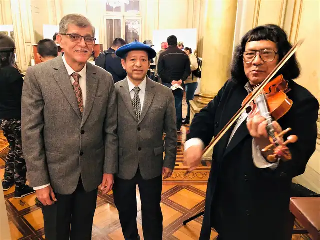 Burgos Tenorio, Federico Villanueva y Fernando Zavala, maestros de escultura, pintura y música, del Centro Cultural de la UNFV. Foto: Rumi Cevallos. Burgos Tenorio, Federico Villanueva y Fernando Zavala, maestros de escultura, pintura y música, del Centro Cultural de la UNFV. Foto: Rumi Cevallos.