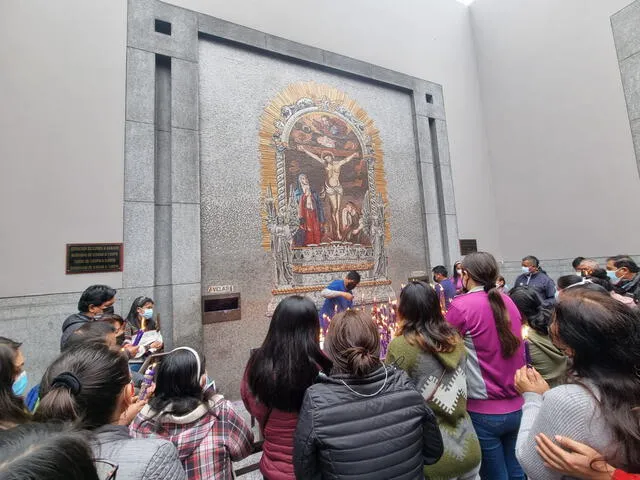 La procesión del Señor de los Milagros vuelve a salir el 18 de octubre. Foto: Maria Pia Ponce / URPI - LR