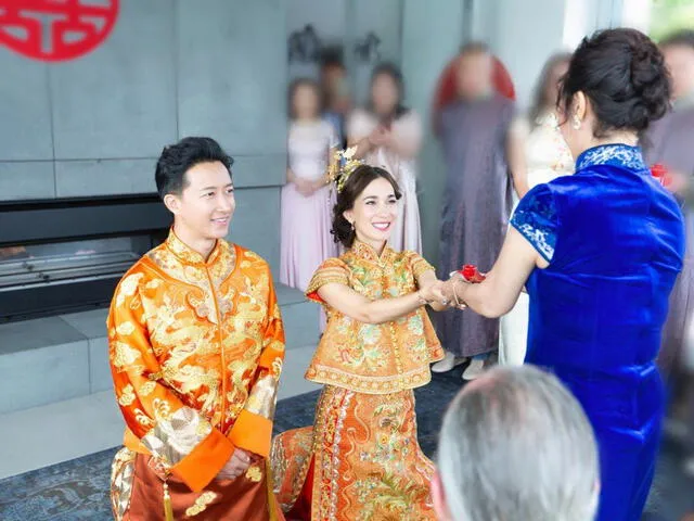 Hangeng y Celina Jade vistiendo trajes tradicionales de China.
