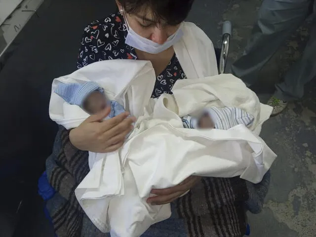 Argentina: fue al hospital, no la atendieron y sus bebés murieron tras dar a luz en el baño