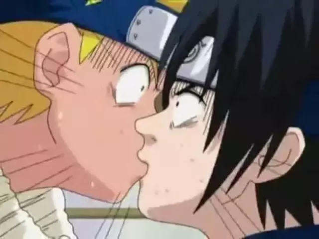 Naruto Sasuke beso censura