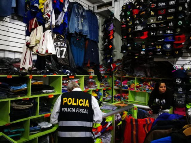 Comas: PNP incauta 13 millones de soles en prendas “bambas" en mercado Unicachi [FOTOS]