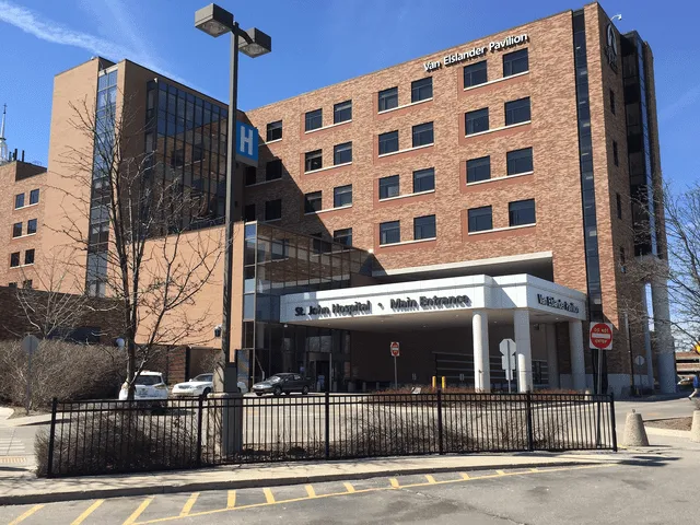 Hospital Saint John de Detroit, en Michigan, donde el doctor Aguilar trabaja actualmente. (Foto: DBusiness)