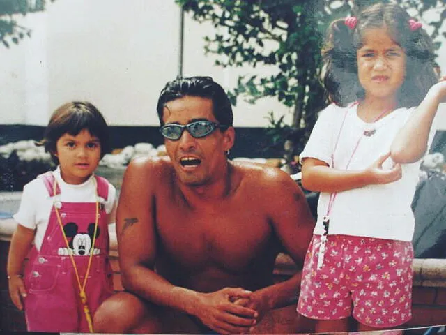 Sabrina Hart junto a su hermana y su padre cuando era niña. Foto: Instagram