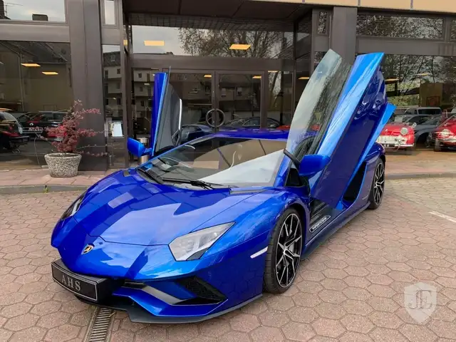 Jin de BTS habría comprado un Lamborghini de medio millón de dólares