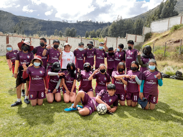 Los alumnos de la maestra Claudina Condori tras un partido de fútbol. Foto: cortesía